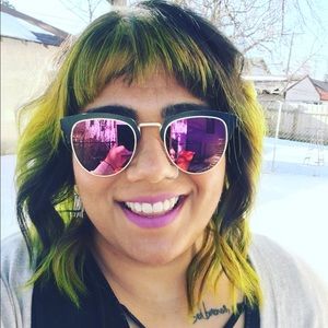 Meet your Posher, Mela